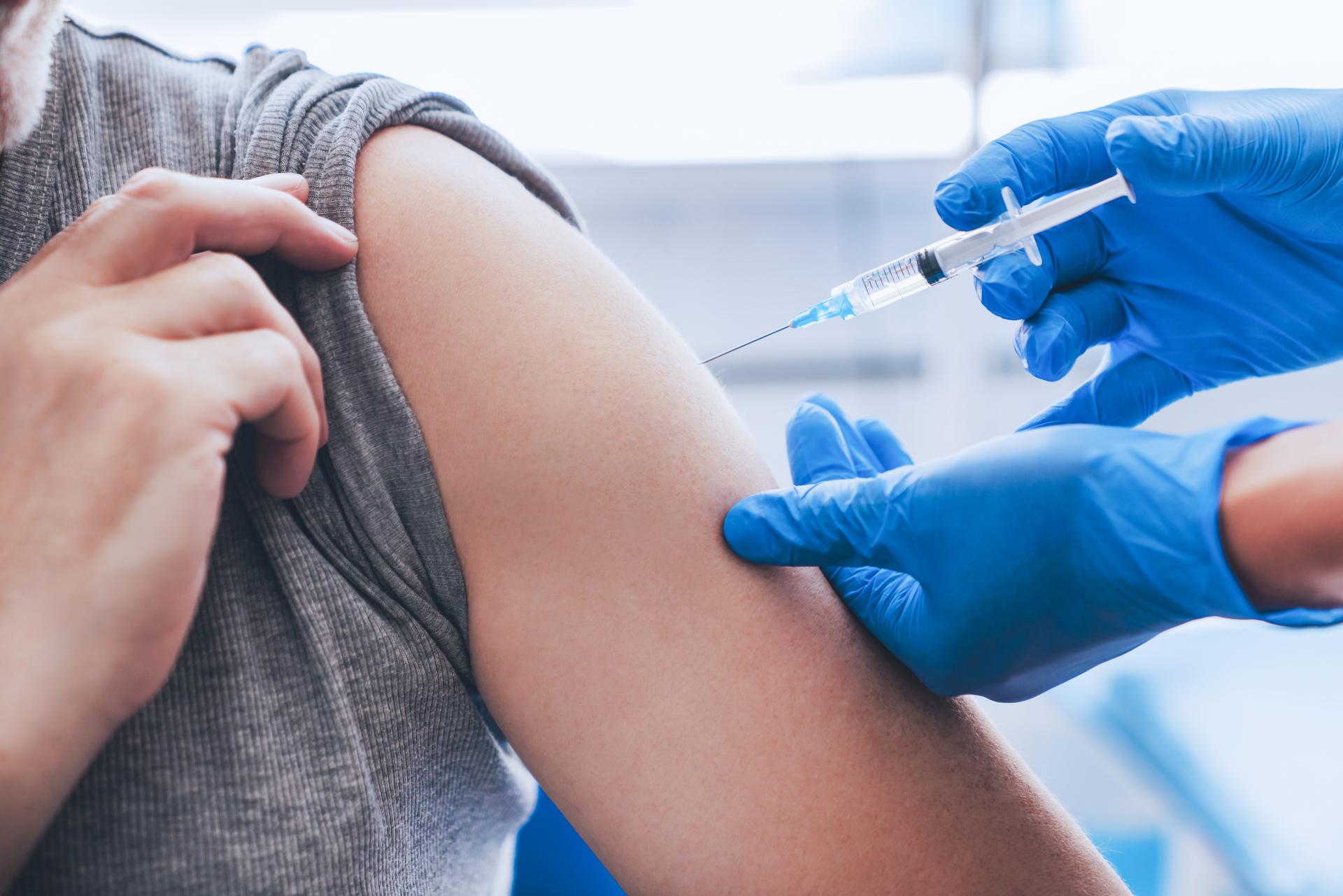 COVID-19ワクチンの展開は国によってどう違うのか？