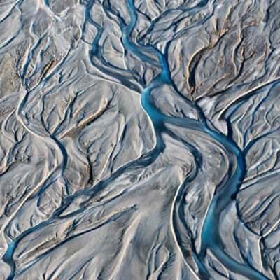 Identifying Research Fronts in the Web of Science: From metrics to meaning