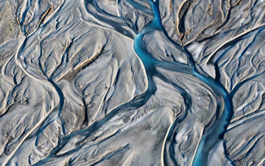 Identifying Research Fronts in the Web of Science: From metrics to meaning